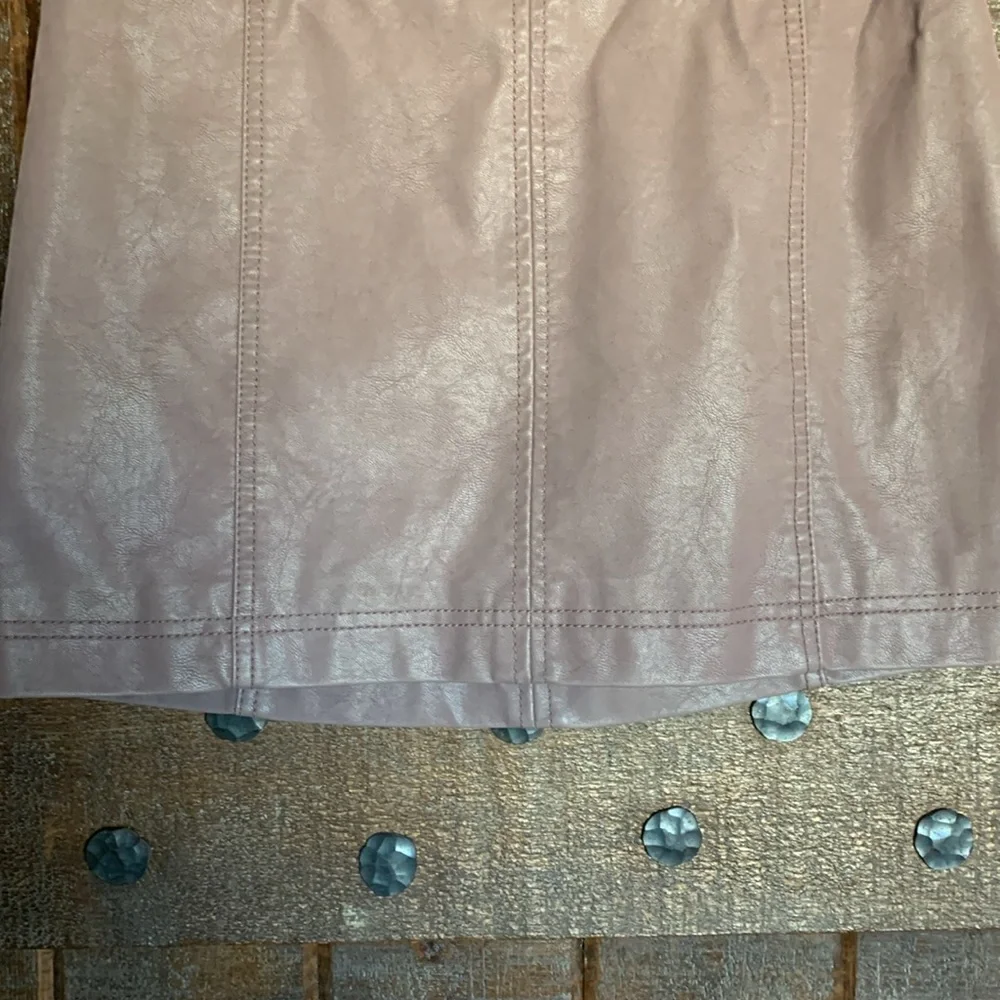 Mauve women’s Free People mini skirt faux leather size 6 punk concert clubbing